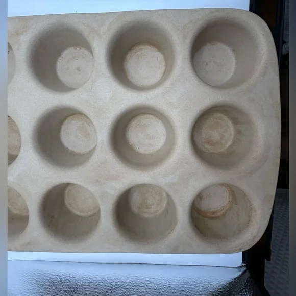 EUC Pampered Chef Family Heritage Classic 12 Cup Muffin Pan